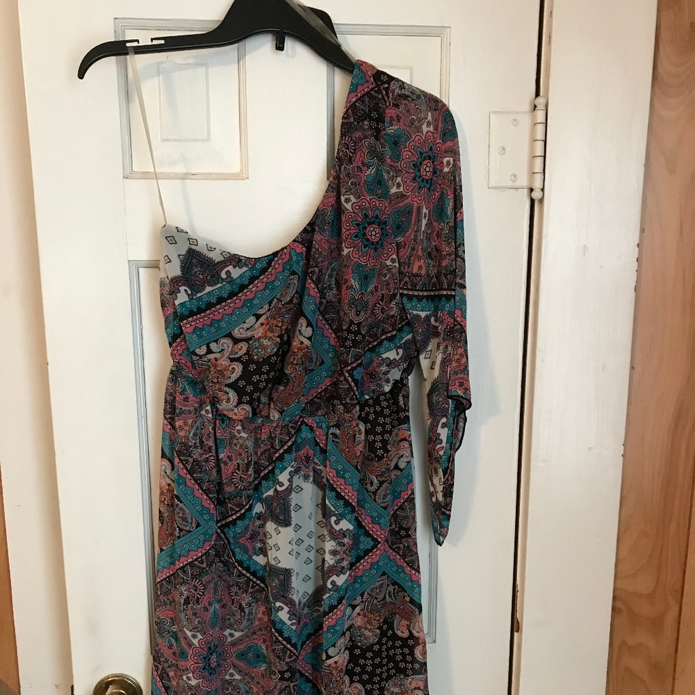 One-shoulder dress